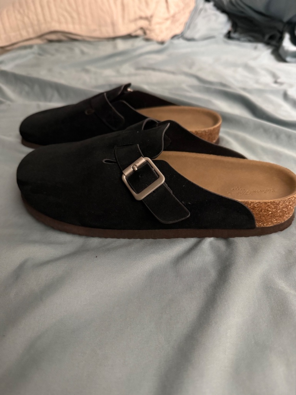 New Universal Thread clogs - Picture 2 of 5